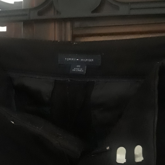 Tommy Hilfiger women's ankle lenght black pants. Size 00 - Picture 2 of 4